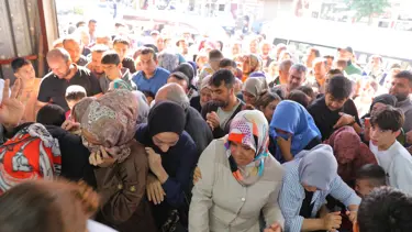 Giyim mağazasında indirim izdihama neden oldu