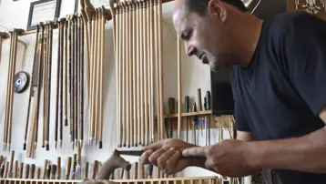 40 yıldır baba mesleğini yapıyor: Bitlisli esnafın baston mesaisi