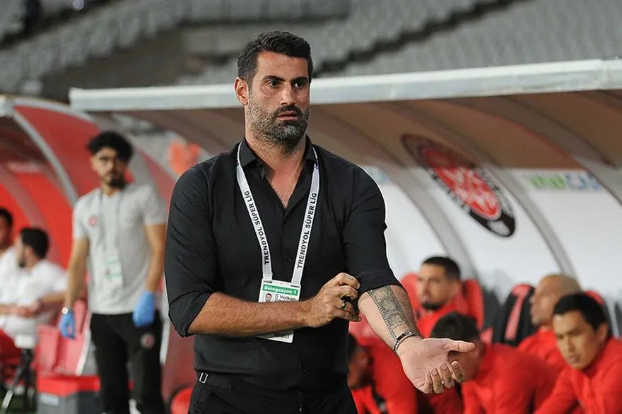 Volkan Demirel'den "Fenerbahçe'de çalışır mısın?" sorusuna cevap 5 Volkan Demirel'den "Fenerbahçe'de çalışır mısın?" sorusuna cevap 5