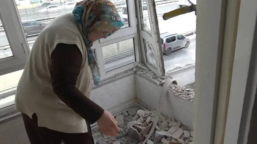 İstanbul’da kentsel dönüşüm: Yıkılan binanın bitişiğindeki apartmanın balkon duvarının olmadığı ortaya çıktı 2