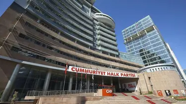 CHP'de muhalifler olağanüstü kurultay için imza toplamaya başladı