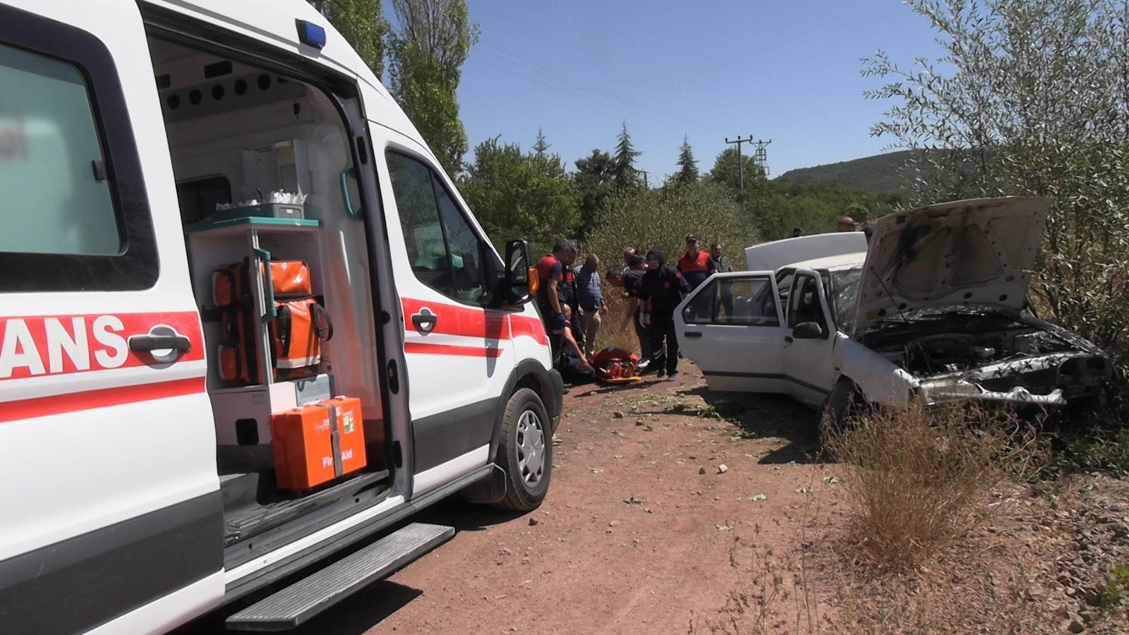 Kontrolden çıkan otomobil şarampole devrildi: 3 yaralı