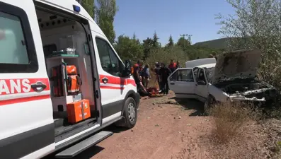 Kontrolden çıkan otomobil şarampole devrildi: 3 yaralı