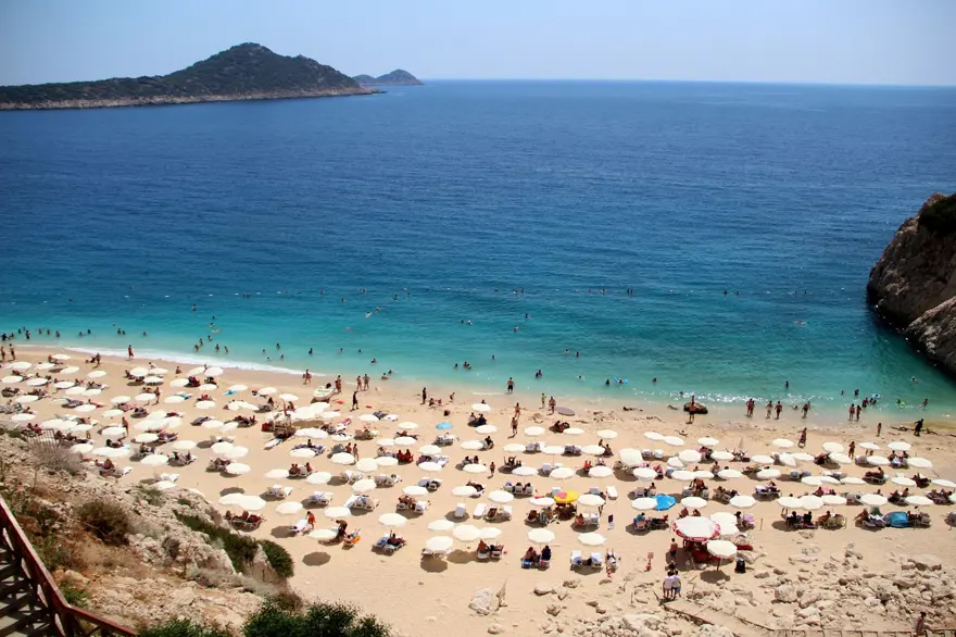 Antalya'nın dünyaca ünlü Kaputaş Plajı'na yoğun ilgi 15