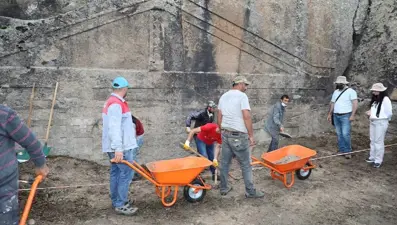 Frig vadisindeki Maltaş tapınağı gün yüzüne çıkartılıyor