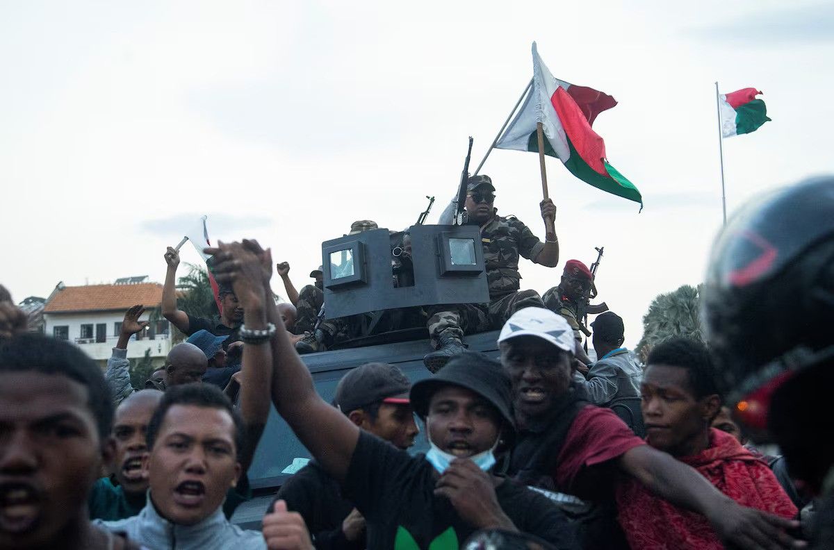 Madagaskar’da ordu bölündü: Cumhurbaşkanına karşı darbe girişimi iddiası