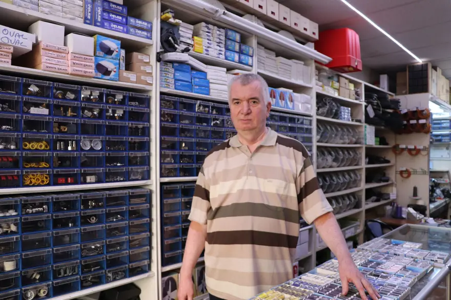 Hobi olarak başladı, mesleği oldu: 100 yıllık dikiş makinesini bile konuşturabiliyor 3 Hobi olarak başladı, mesleği oldu: 100 yıllık dikiş makinesini bile konuşturabiliyor 3