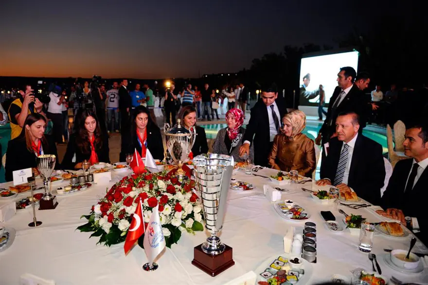 Şampiyonlarla iftar yemeği 4