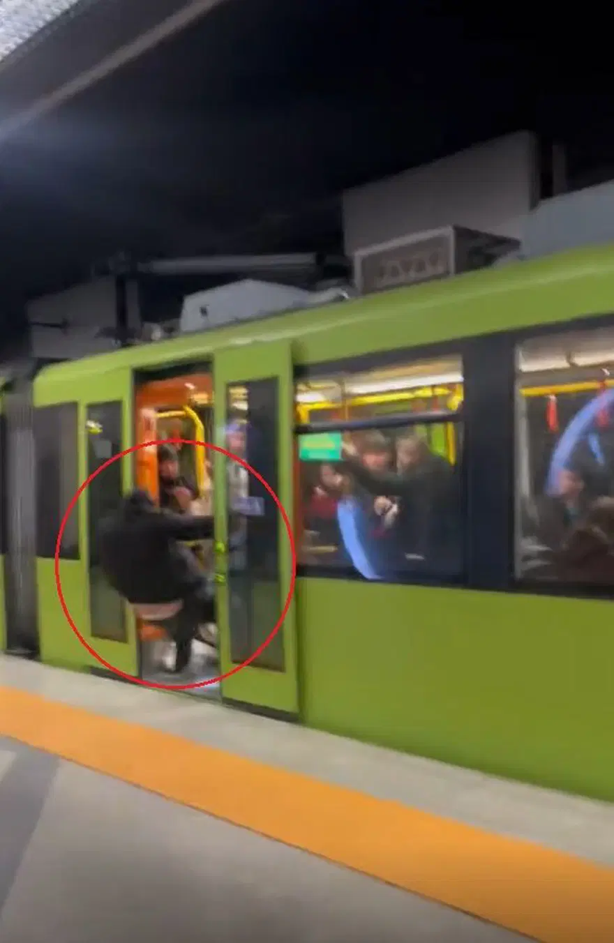 Metrodakavga: Tekme tokat dışarı attılar 