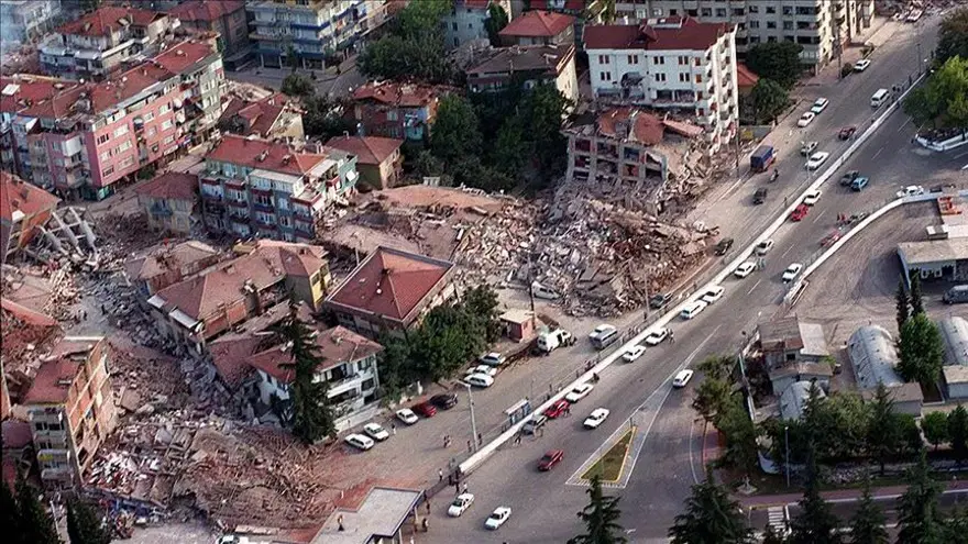 17 Ağustos depreminin 27. yılı: Hayatını kaybedenler anılıyor 17 Ağustos depreminin 27. yılı: Hayatını kaybedenler anılıyor