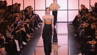 Giorgio Armani'den dijital defile