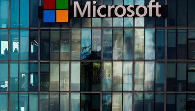 Microsoft, İsrail'i protesto eden iki çalışanını işten çıkardı