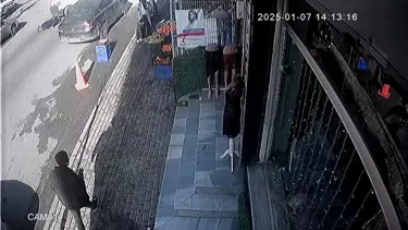 İstanbul'da ters yönde ilerleyen otomobil yayaya çarptı