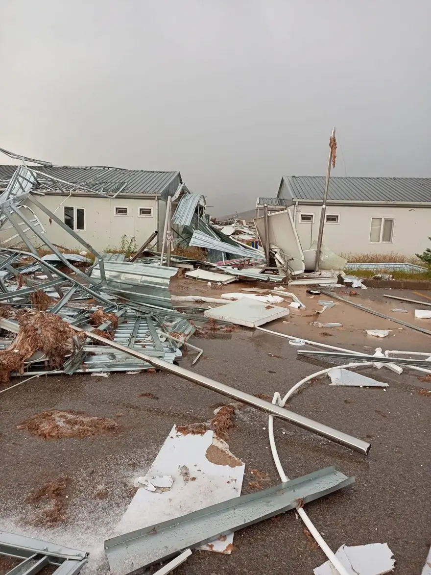 Gümüşhane’yi fırtına ve sağanak vurdu: Çatılar uçtu, tarım arazilerizarar gördü 3