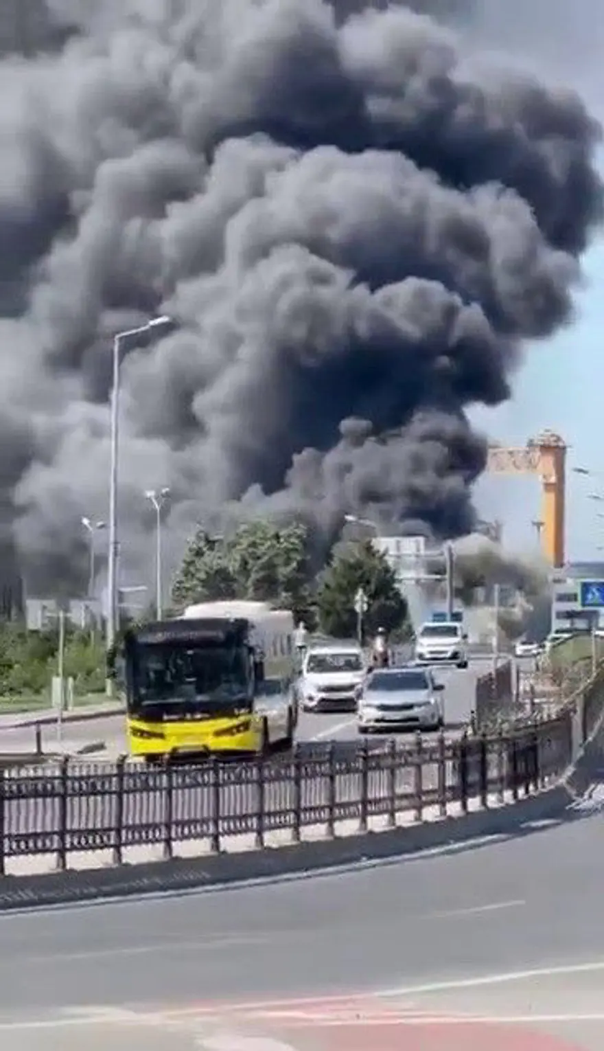 SONDAKİKA HABERİ: Tuzla’da yat imalathanesinde yangın 4