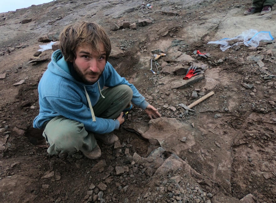 ANA SİLAHLARI KOLLARIYDI 2