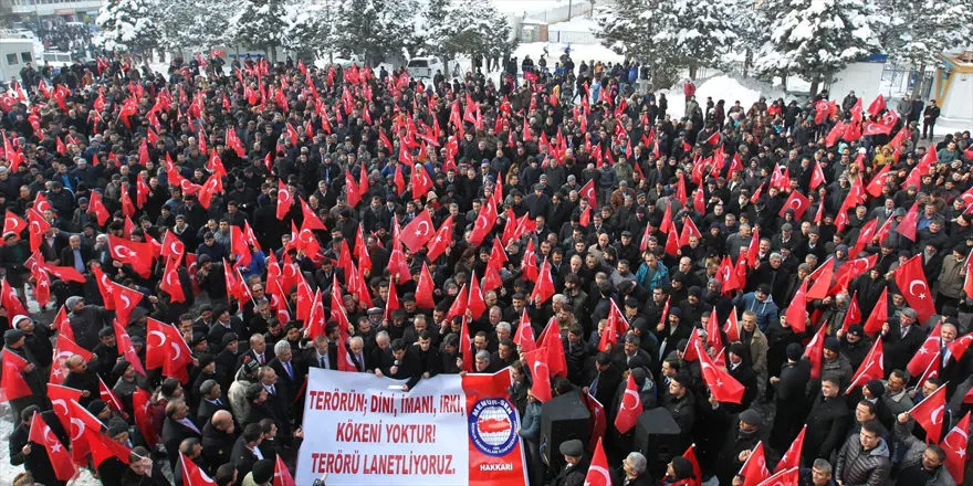 Van, Hakkari ve Bingöl'de terör saldırıları protesto edildi 7