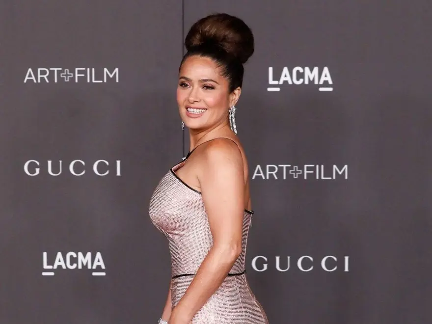 Salma Hayek: Menopozla birliktegöğüslerim büyüdü 1 Salma Hayek: Menopozla birliktegöğüslerim büyüdü 1