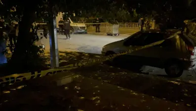Kanlı pusu: Evinin önünde silahlı saldırıya uğradı