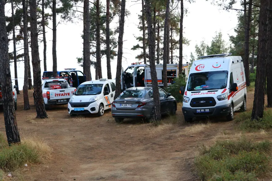 El frenini çekmeyi unuttu, otomobil uçurumdan denize düştü 3