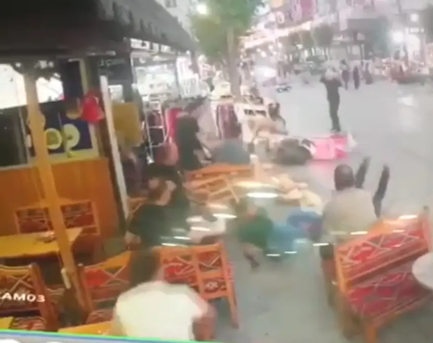 Gaziosmanpaşa'da korku dolu anlar: Motosiklet kafeteryaya daldı 3