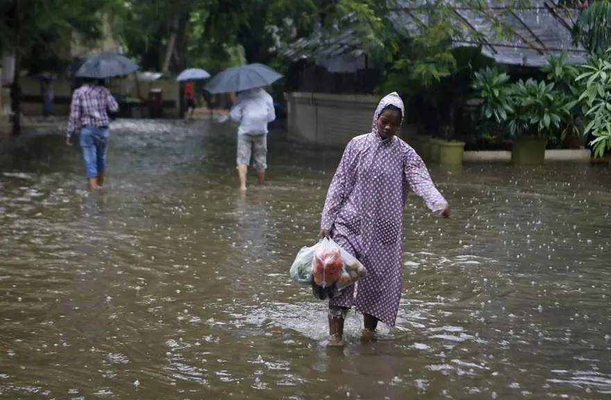 Ganj nehri taştı, evler yıkıldı 42 Ganj nehri taştı, evler yıkıldı 42