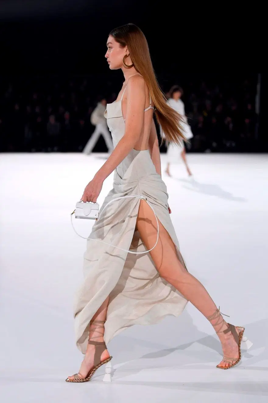 Gigi Hadid defile gelirlerini Ukrayna ve Filistin'e bağışlayacak 4