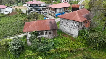 Arılı köyü ziyaretçi akınına uğruyor: Mimarisiyle ön plana çıkıyor