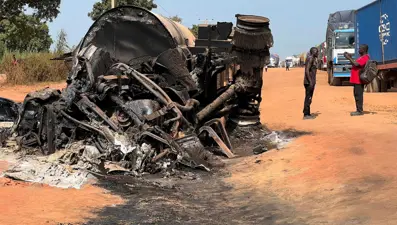 Nijerya'da minibüsle tanker çarpıştı: 12 can kaybı