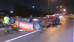 Makas atan otomobil kazaya neden oldu: 4 yaralı Makas atan otomobil kazaya neden oldu: 4 yaralı