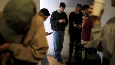 Tel Aviv'e hipersonik balistik füzeli saldırı: Sirenler devreye girdi