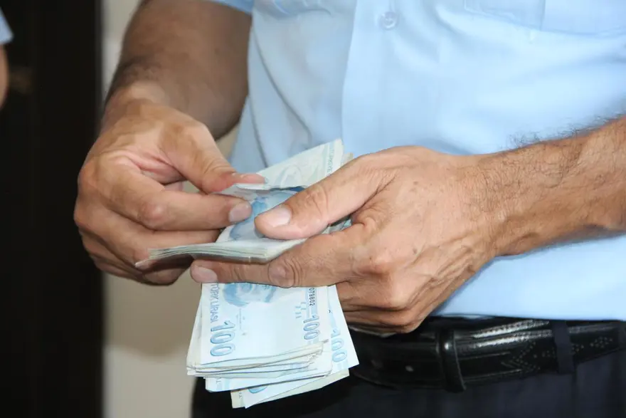 Dilencinin üzerinden çıkan para şaşırttı 2 Dilencinin üzerinden çıkan para şaşırttı 2