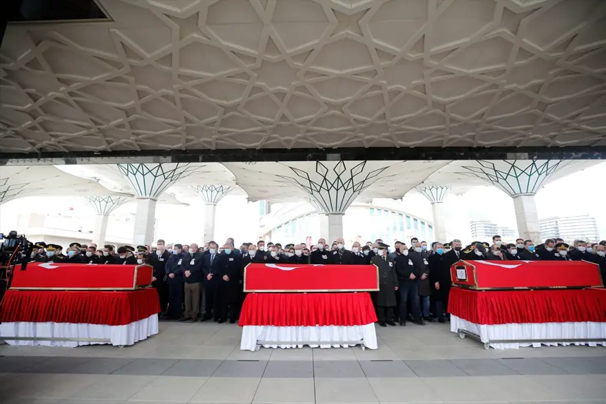 Pençe Kartal-2 Harekatı sırasında şehit olan askerler son yolculuğuna uğurlandı 3
