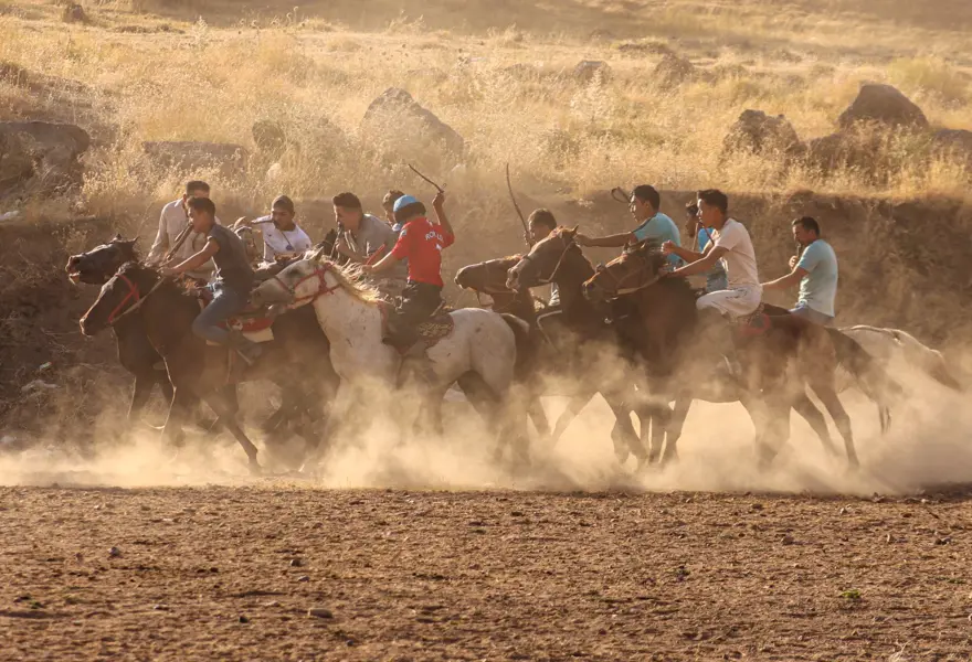 Van'daki Kırgız Türkleri ülkelerinin 31. bağımsızlık yıl dönümünü kutladı Van'daki Kırgız Türkleri ülkelerinin 31. bağımsızlık yıl dönümünü kutladı