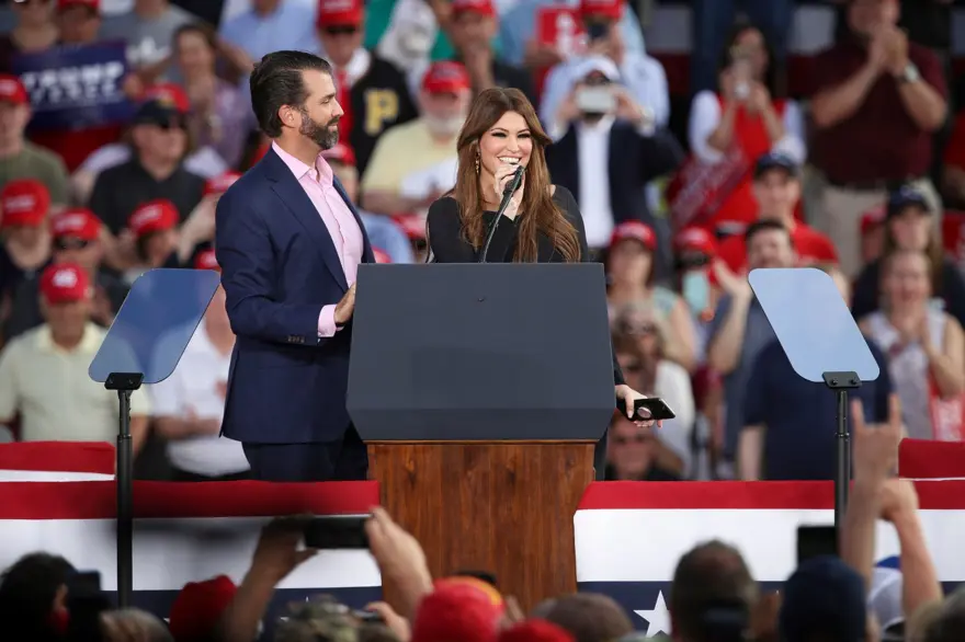 ABD Başkanı Trump’un oğlu Trump Jr’ın sevgilisi virüse yakalandı 1