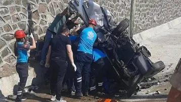 Tunceli'de iki araç kafa kafaya çarpıştı