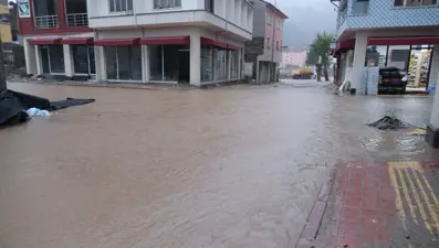 Sel felaketi yaşayan Bozkurt'un sokakları yeniden sular altında