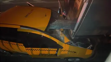 Kamyonete ok gibi saplandı: Takside feci ölüm!