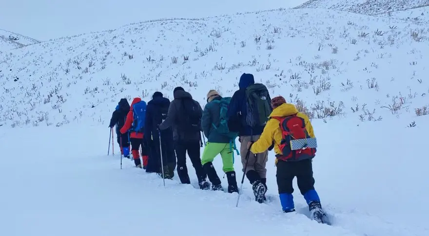 Van'da dağcılar 2 bin 800 rakımlı Hayal Dağı'na tırmandı 3 Van'da dağcılar 2 bin 800 rakımlı Hayal Dağı'na tırmandı 3