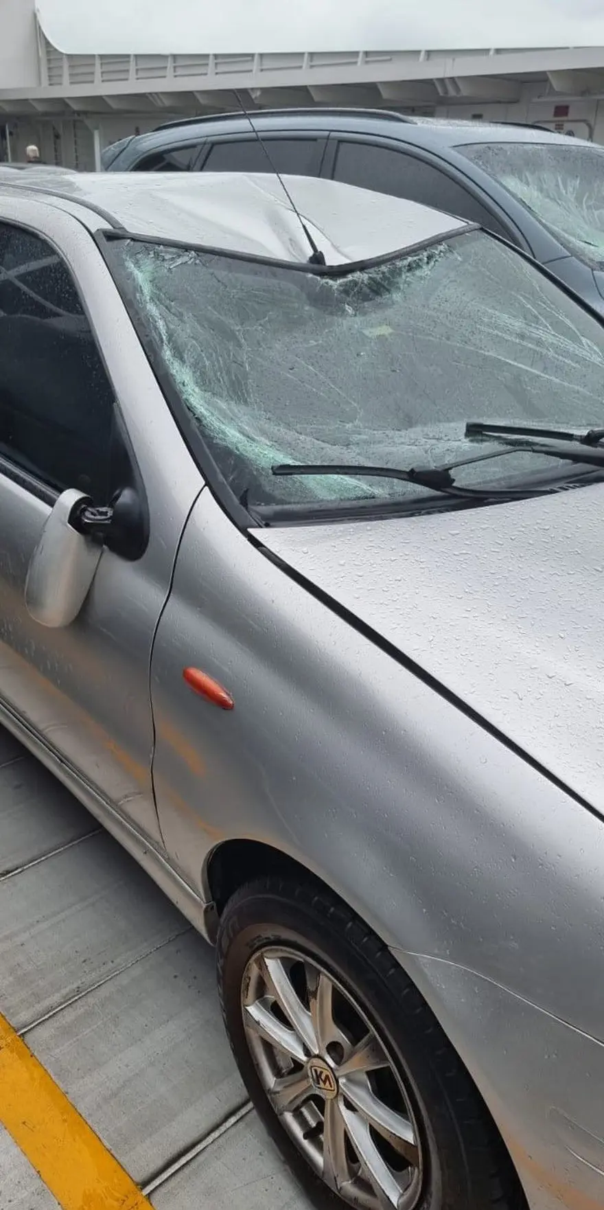 Arabalı vapurda korku dolu anlar: Dalgalar araçların camlarını kırdı 1 Arabalı vapurda korku dolu anlar: Dalgalar araçların camlarını kırdı 1