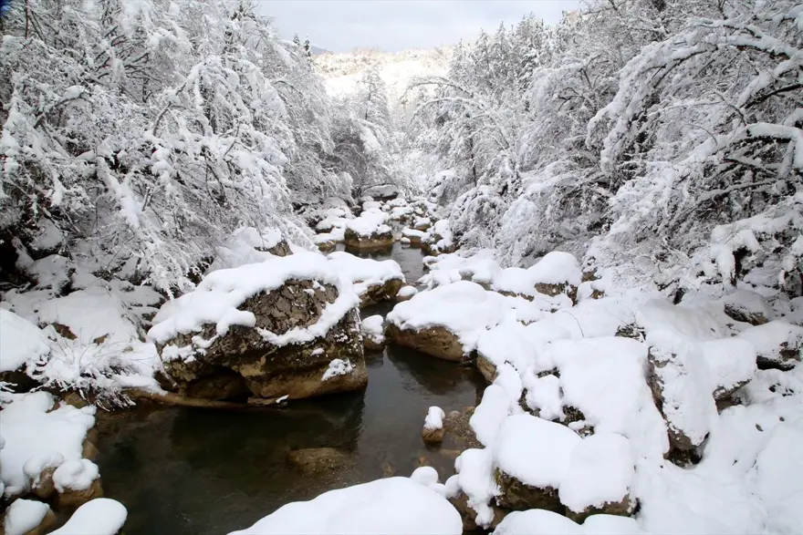 Kastamonu'da bir doğa harikası Horma Kanyonu! Kar altında doyumsuz manzaralar sunuyor 13 Kastamonu'da bir doğa harikası Horma Kanyonu! Kar altında doyumsuz manzaralar sunuyor 13