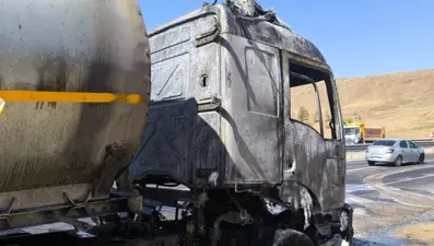 Seyir halindeki akaryakıt tankeri alev aldı