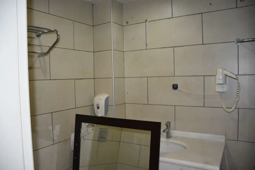 FETÖ'cü suikast timinin saldırdığı otelde o gecenin izleri silinmedi 9