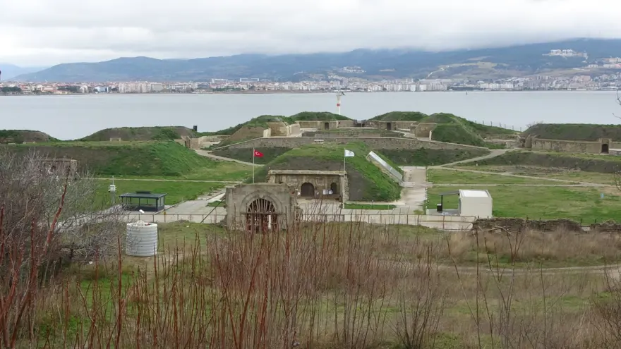 Çanakkale’de, 252 yıllık tarihi Namazgah Tabyası'nın sur duvarları restore ediliyor 3 Çanakkale’de, 252 yıllık tarihi Namazgah Tabyası'nın sur duvarları restore ediliyor 3