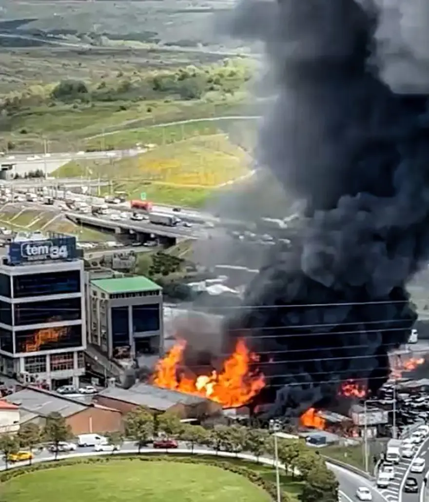 İkitelli'de kimya deposunda büyük yangın 4 İkitelli'de kimya deposunda büyük yangın 4