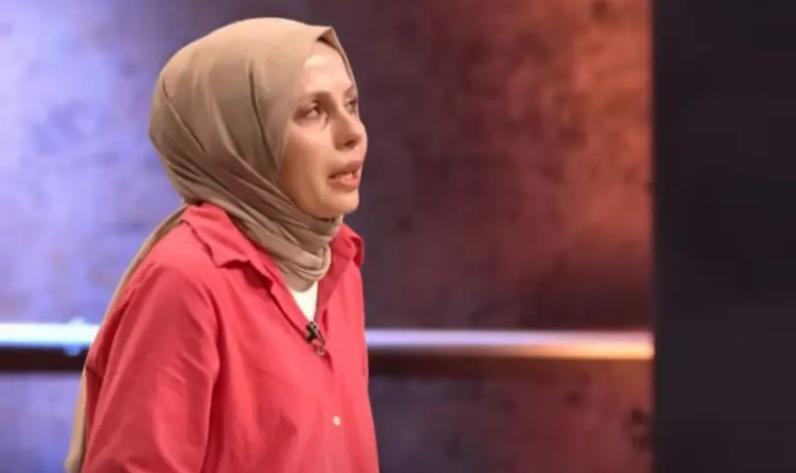 MasterChef jürisi Mehmet Yalçınkaya'nın eline ne oldu? Mehmet Şef elinin hikayesini ilk kez anlattı 1 MasterChef jürisi Mehmet Yalçınkaya'nın eline ne oldu? Mehmet Şef elinin hikayesini ilk kez anlattı 1