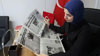 Depremde kaybettiği babasının gazetesine sahip çıktı