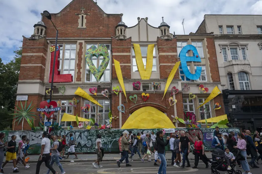 İngiltere'de düzenlenen Notting Hill Karnavalı'ndan renkli görüntüler İngiltere'de düzenlenen Notting Hill Karnavalı'ndan renkli görüntüler
