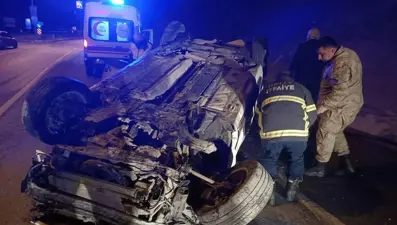 Otomobil ters döndü, sürücüsü yaralandı