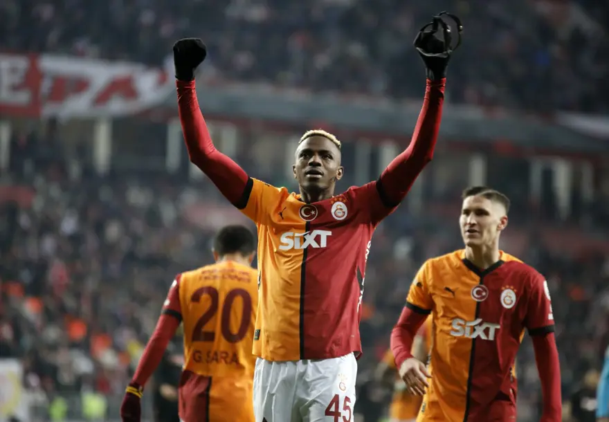Galatasaray'ın eski yıldızından Okan Buruk'a övgü, Fenerbahçe'ye öneri: "Ligin tozunu attırırım | Mourinho'ya zaman verilmeli" 8